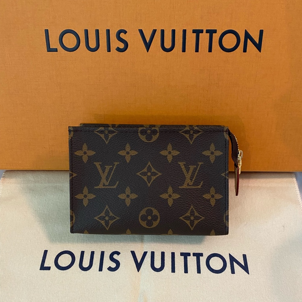 Louis Vuitton Toiletry 15
